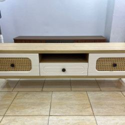 طربيزة تلفزيون