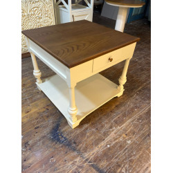 طربيزة صغيرة 