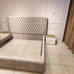 سرير كبير + 2 كمود