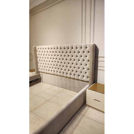 سرير كبير + 2 كمود